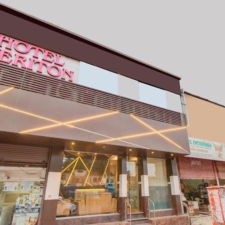 Oyo 76180 Hotel Meriton ムンバイ エクステリア 写真