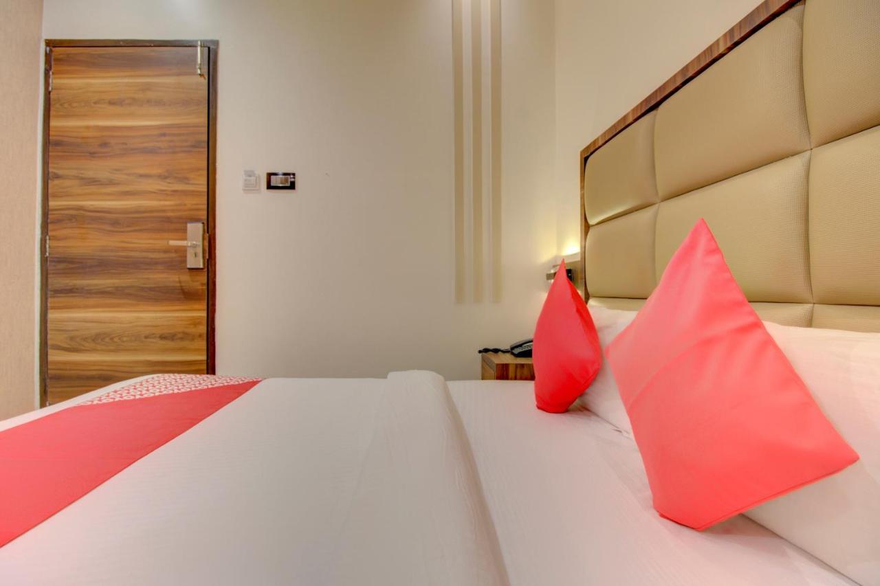 Oyo 76180 Hotel Meriton ムンバイ エクステリア 写真