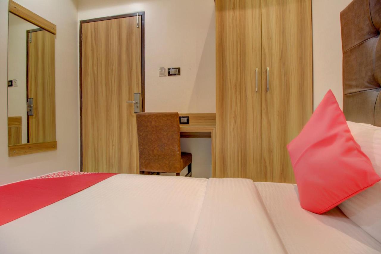 Oyo 76180 Hotel Meriton ムンバイ エクステリア 写真