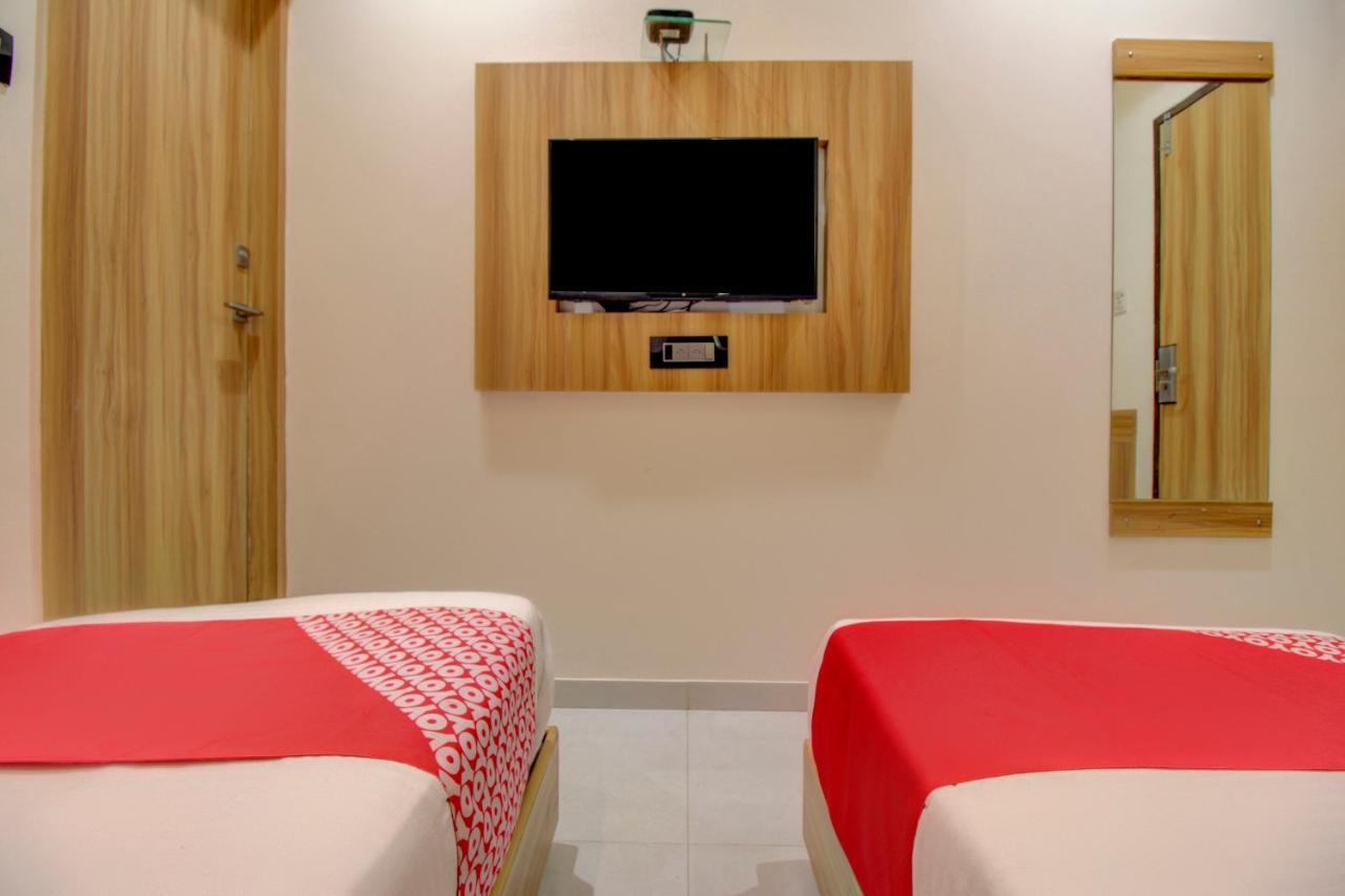Oyo 76180 Hotel Meriton ムンバイ エクステリア 写真