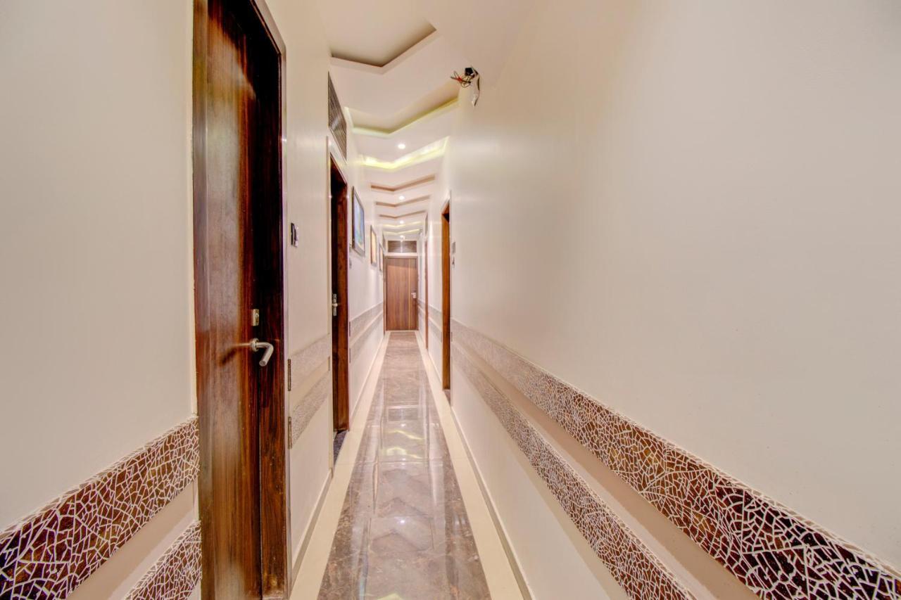 Oyo 76180 Hotel Meriton ムンバイ エクステリア 写真