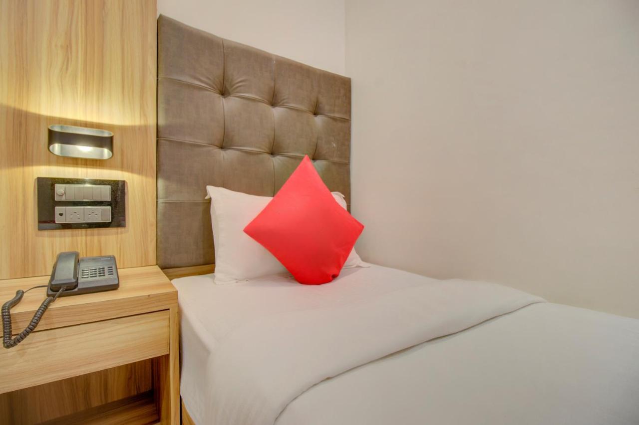 Oyo 76180 Hotel Meriton ムンバイ エクステリア 写真