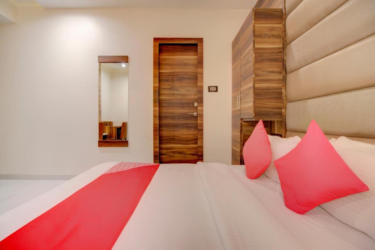 Oyo 76180 Hotel Meriton ムンバイ エクステリア 写真